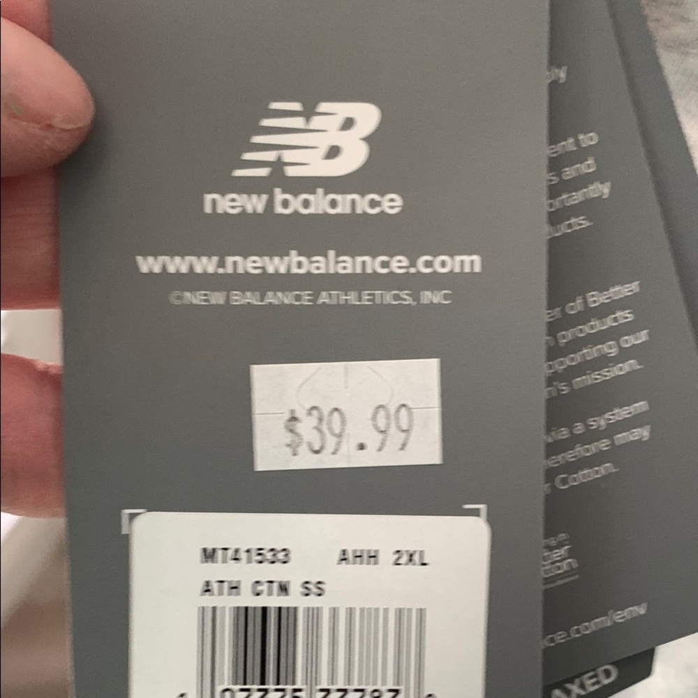 Mens new balance relaxed t-shirt. - Picture 3 of 4